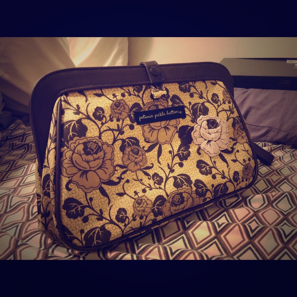 Clutch dipper bag
